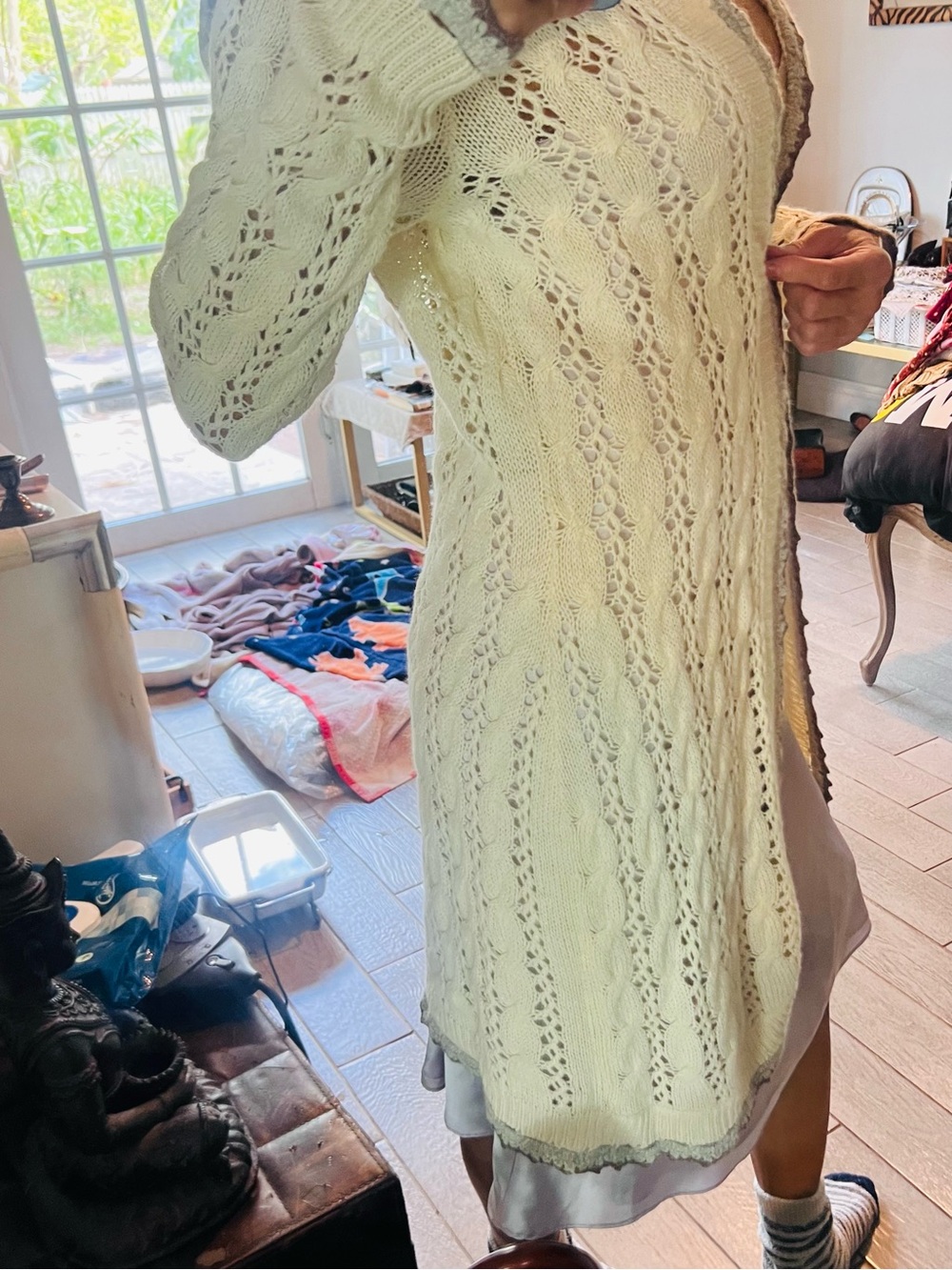 So soft & Beautiful Knit Hooded Long Cardigan Sweater Excellent Condition!! - Picture 3 of 15